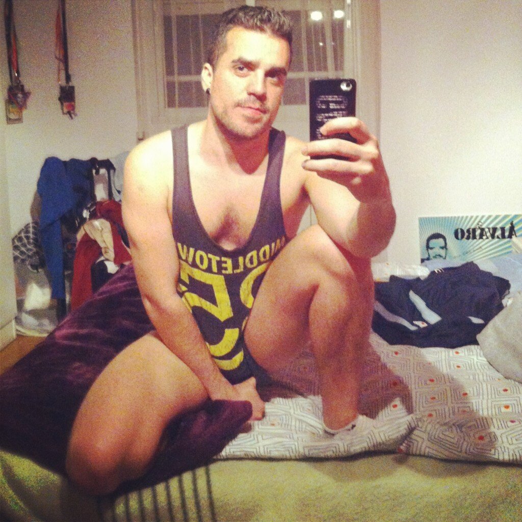 Shut up, and sleep with me (bis)