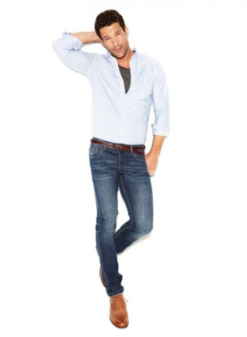 Un buen ejemplo de un modelo de diario: buena camisa, buen vaquero y buenos zapatos.