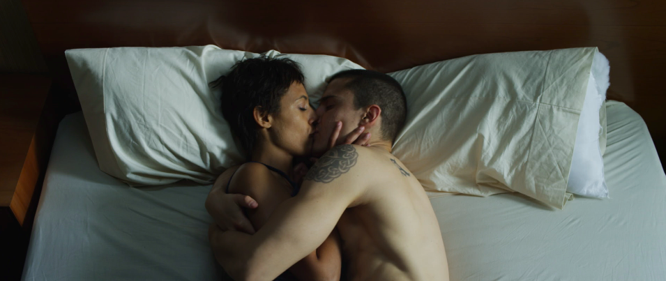 Álex González y Judith Diakhate dándolo TODO en 'Alacrán enamorado'