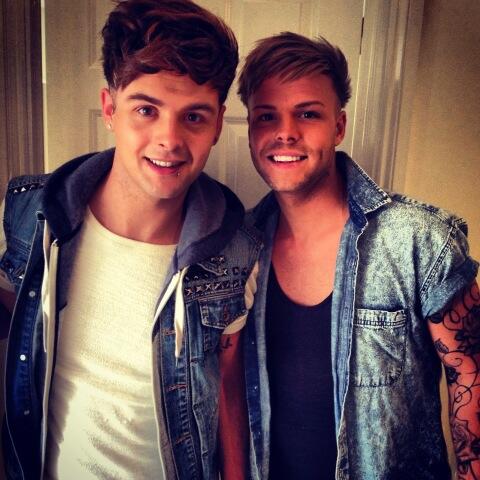 Ellos son Jolly: Jaymi y Olly. Son novios y son adorables.