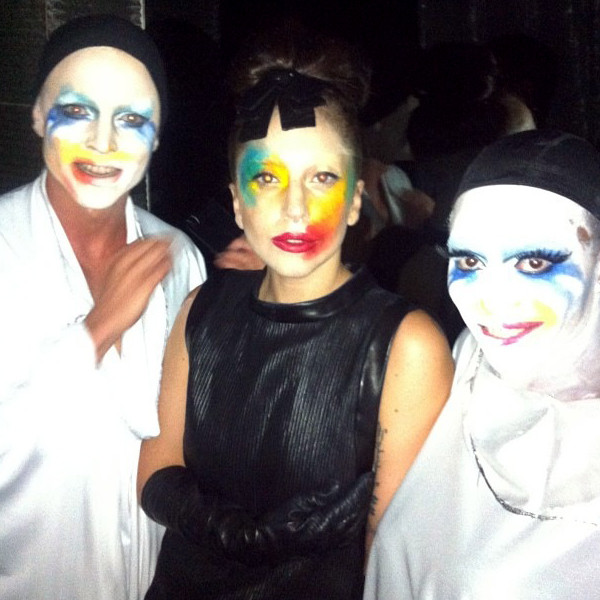 Lady Gaga Drags Applause Lyric-video