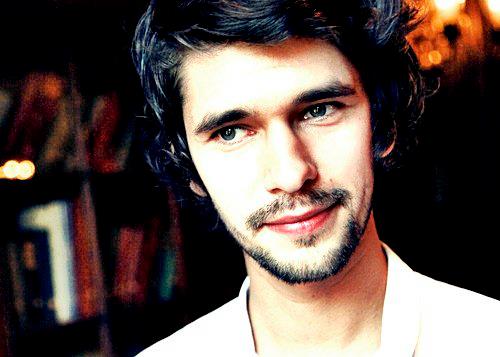 actor-ben-whishaw-cantante-freddy-mercury-biopic-cine
