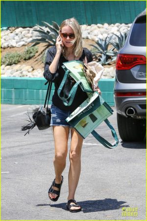 naomi-watts-talks-to-star-in-jake-gyllenhaal-demolition-03